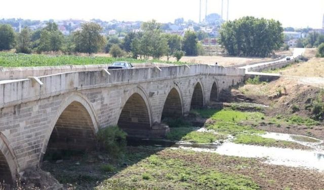 Tunca Nehri'nde su, kritik seviyeye ulaştı