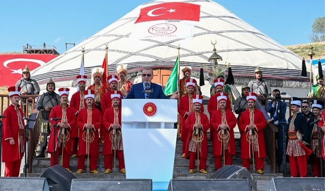 Cumhurbaşkanı Erdoğan: 'Malazgirt yolumuzu aydınlatıyor'