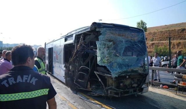 Metrobüs kazası soruşturmasında yeni gözaltılar: 2 kişi adliyeye sevk edildi