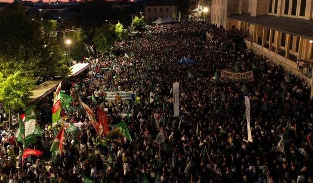 Beyazıt Meydanı'nda büyük protesto: Şehit Haniye yolun devam edecek