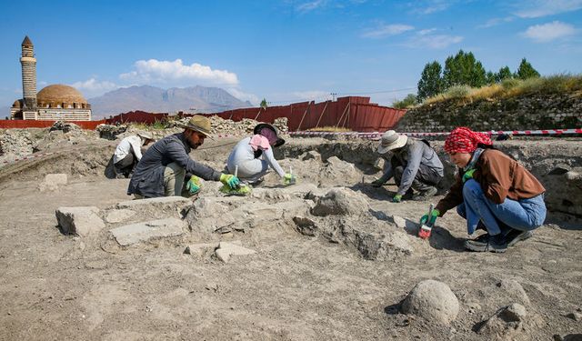 Eski Van Şehri'nde yürütülen kazı çalışmalarında, kentin geçmişine dair önemli bulgulara ulaşıldı