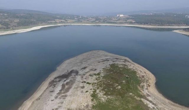 Su seviyesi düştü: Yarım ada ortaya çıktı