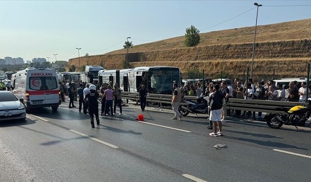 Küçükçekmece'de metrobüs kazası: Ölü ve çok sayıda yaralı var!