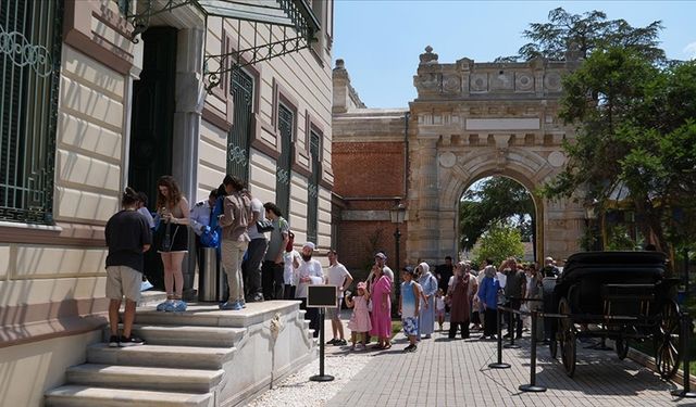 Yıldız Saray'ı 1 Eylül'e kadar, pazartesi hariç her gün 9.00-17.30'da ücretsiz gezilebilecek