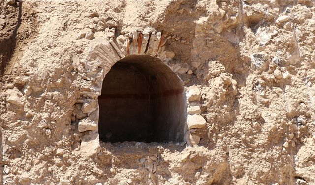 Amasya'da bir inşaatın temel kazısında Roma dönemine ait 3 mezar bulundu