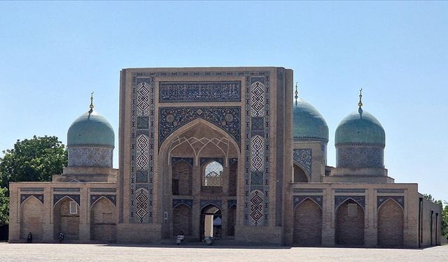 Özbekistan'daki Hazreti İmam Külliyesi'ni her gün çok sayıda yerli ve yabancı turist ziyaret ediyor