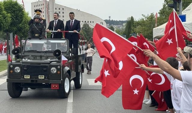 Büyük Zafer'in 102. yılı yurdun dört bir yanında coşkuyla kutlanıyor