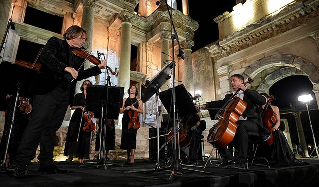 Gece Müzeciliği konserlerinin ilki, Efes Antik Kenti'nde gerçekleşti