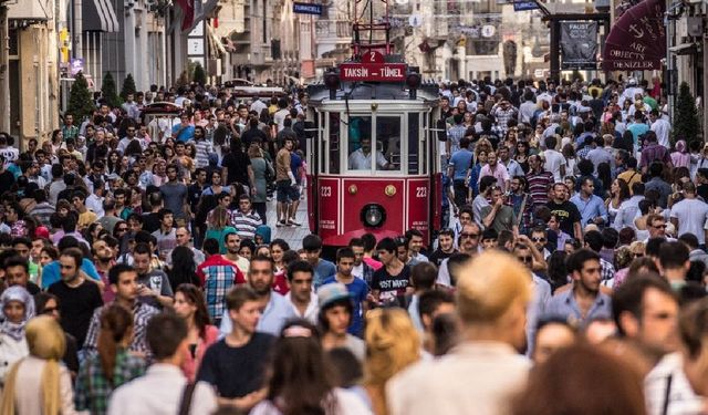 Stres seviyesi yükseldi, mutluluk azaldı: İstanbul'un neredeyse yarısı kıt kanaat geçiniyor