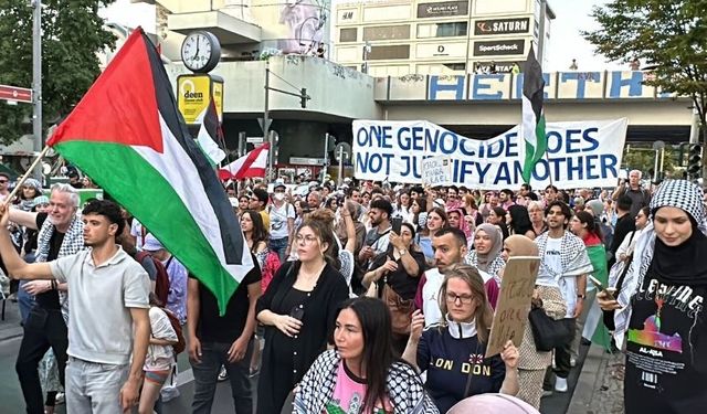 Berlin'de Filistin'e destek eyleminde çok sayıda gösterici gözaltına alındı!