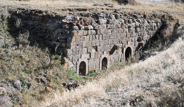 1884-1896 yıllarında yapılan, Erzurum'daki Dolangez ve Çobandede tabyaları günümüzde de ayakta duruyor