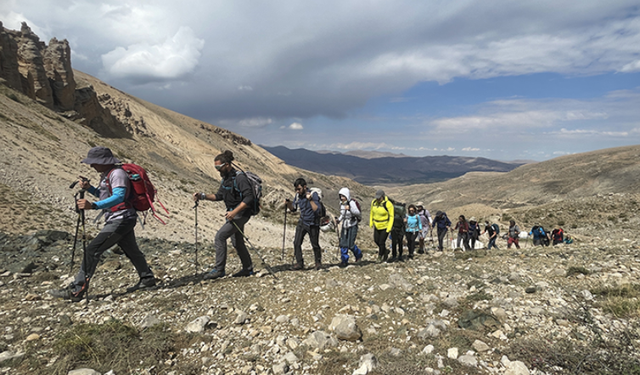 Niğde, Kayseri ve Adana sınırlarında yer alan Aladağlar, onlarca zirvesiyle dağcıları ağırlıyor