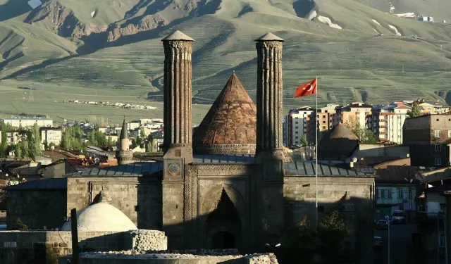 "2025 Turizm Başkenti" ilan edilen Erzurum'un kültürel zenginlikleri dünyaya tanıtılacak