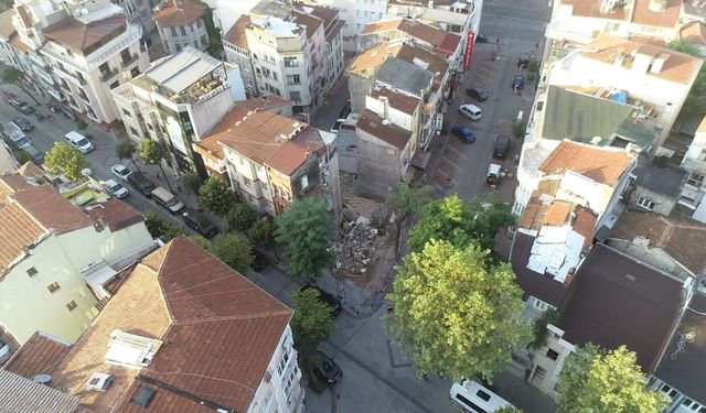 Fatih’te çöken binada çalışmalar sonlandırıldı: Daha önce binadan sesler geliyormuş