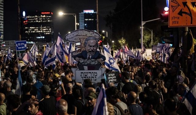 İşgalci İsrail'de, Gazze'de ateşkes anlaşması imzalamayan Netanyahu hükümeti protesto edildi