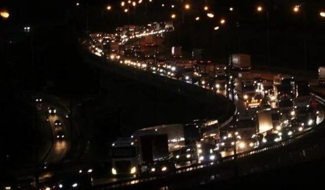 Kocaeli'deki iki kazada 1 kişi öldü | TEM'de trafik  durdu