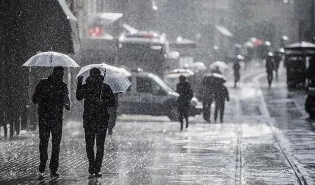 Meteoroloji'den kapsamlı uyarı! İstanbul da listede, sağanak yağmur kent kent vuruyor...