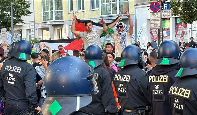 Berlin’de Filistin eylemine katılan 10 yaşındaki çocuk gözaltına alındı