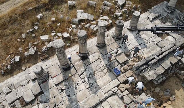 Muğla'nın Yatağan ilçesindeki 2 bin 100 yıllık tapınak ayağa kaldırılıyor