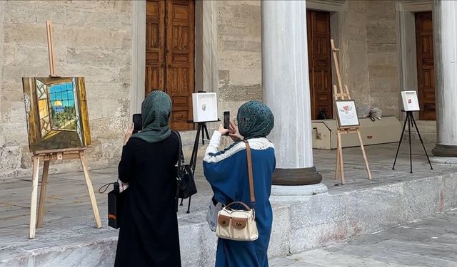 "Filistin'e Boyanmak" sergisi Üsküdar Valide-i Cedid Camii'nde açıldı