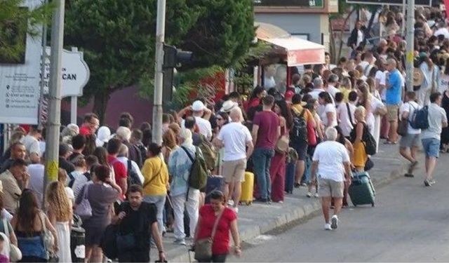 Yunanistan aşırı turizmden endişeli! Turiste vergiye hazırlanıyor