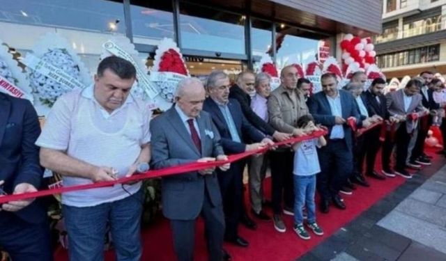 Burger King açılışına katılan AK Partili başkan: ‘Yemek yeseydim İsrail’e destek vermiş olurdum, sadece kurdele kestim’