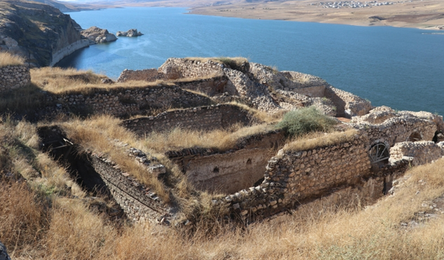 Batman'ın Hasankeyf ilçesinde yürütülen kazılarda 1600 yıllık askeri yapının kalıntılarına ulaşıldı