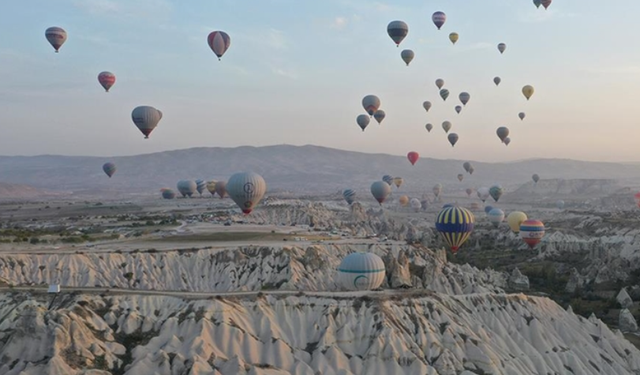 Kapadokya, dünyadaki sıcak hava balonculuğunun merkezi oldu