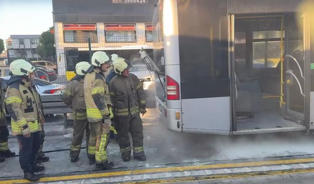 Avcılar'da 12 saat arayla iki metrobüs yangını