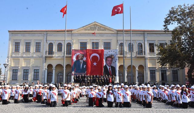 İzmir'de Cumhuriyet'in 101'inci yılı kutlamaları başladı