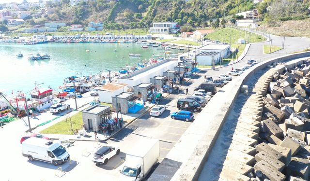 Karaburun Balık Hali hizmete açıldı