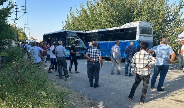 Servis minibüsü ile halk otobüsü çarpıştı: Çok sayıda kişi yaralı