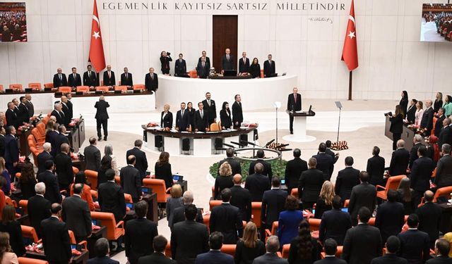 Özgür Özel, CHP'nin 'ayağa kalkma' tavrıyla ilgili konuştu: Şaşılacak bir şey yok