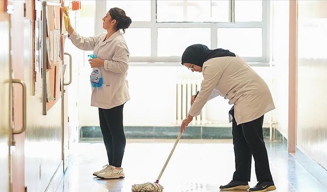 İstanbul'daki okullarda 5 bin 500 ek temizlik personeli göreve başladı