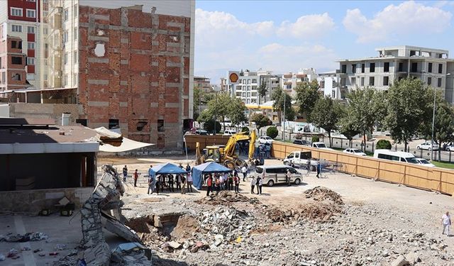 Grand İsias Hotel'in yıkılmasına ilişkin yeni bilirkişi raporunda "deprem yönetmeliği" vurgusu