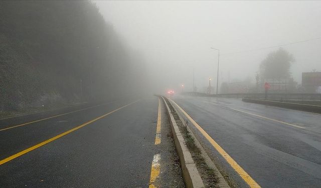 Bolu Dağı Düzce geçişinde sis ve sağanak etkili oldu