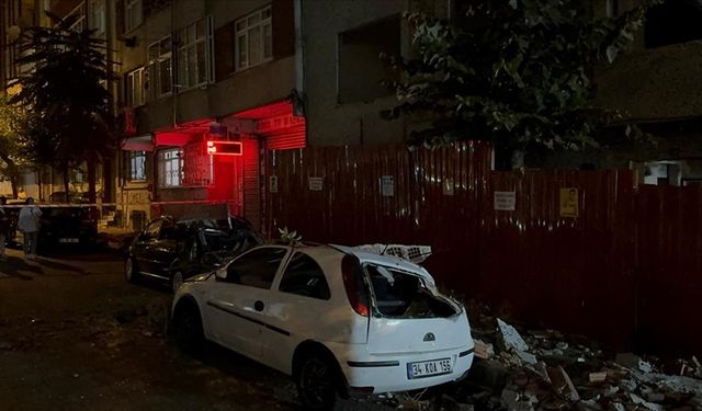 Esenler'de daha önce boşaltılan binanın çatısında kısmi çökme oldu