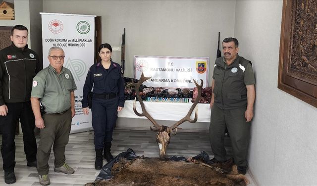 Kastamonu'da yakalanan avcıların evinde geyik eti ve bu etten yapılan sucuk ele geçirildi