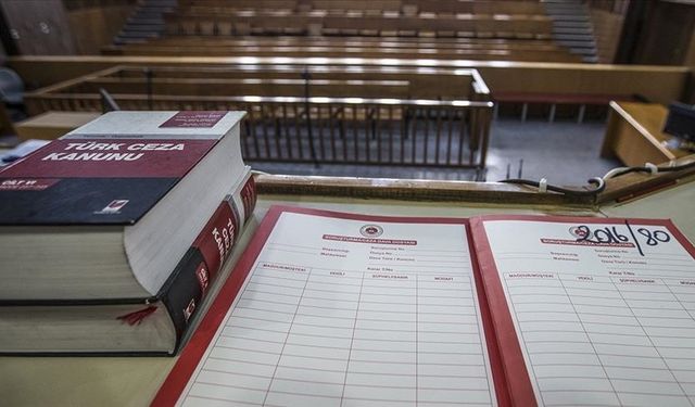 Başörtülü hakimi "laikliğe aykırı" olduğu gerekçesiyle reddeden avukata hapis talebi