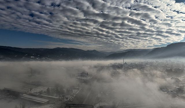 Bolu ve Düzce'yi kaplayan sis bulutu havadan görüntülendi