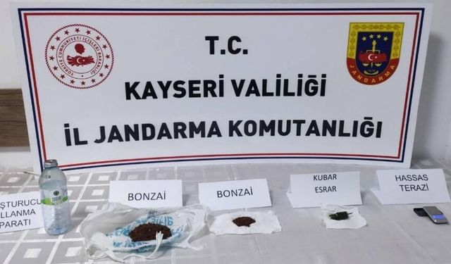 Kayseri'de uyuşturucu operasyonunda 2'si firari hükümlü 3 kişi yakalandı