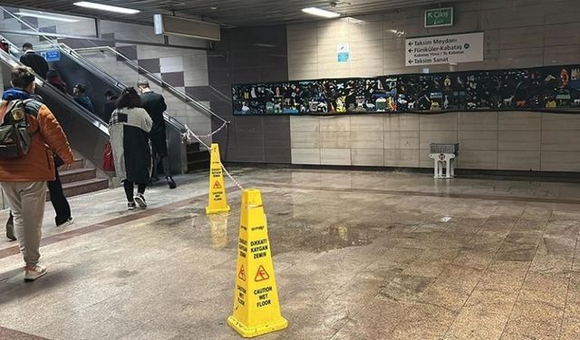 Taksim Meydanı'nda patlayan borudan fışkıran su metro istasyonuna aktı