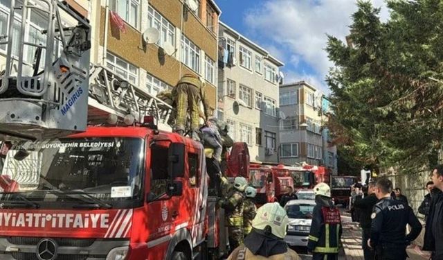 Fatih'te korku dolu anlar: Yangında mahsur kaldılar