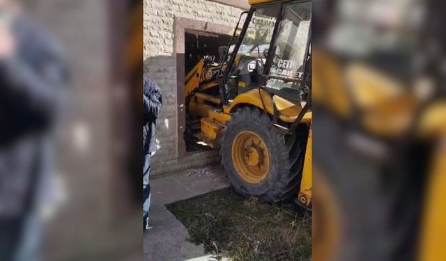 Bartın'da freni arızalanan iş makinesinin girdiği evde 1 kişi yaralandı