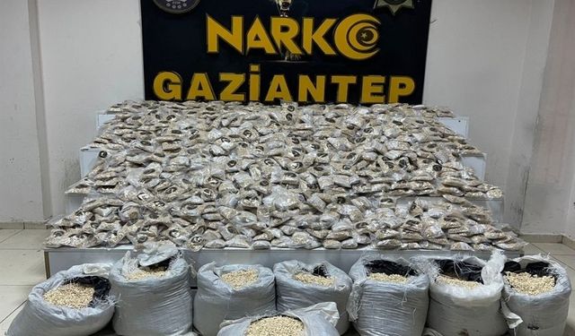 Gaziantep’te 3 milyon 204 bin sentetik hap ile 27 kilo metamfetamin ele geçirildi