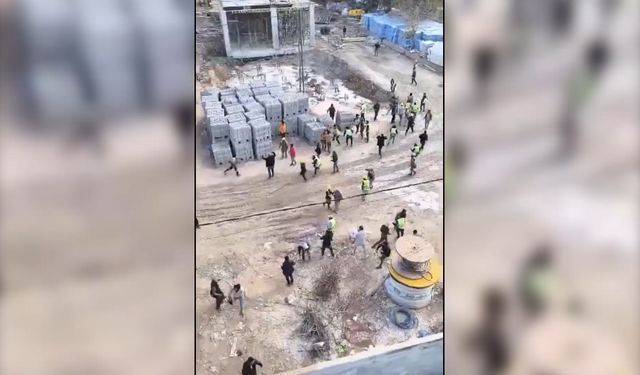 Şanlıurfa'da inşaat işçilerinin taşlı, sopalı kavgası kamerada