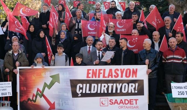 Saadet Ortahisar Teşkilatı, AK Parti iktidarının ekonomi politikalarını yazar kasa kırarak protesto etti