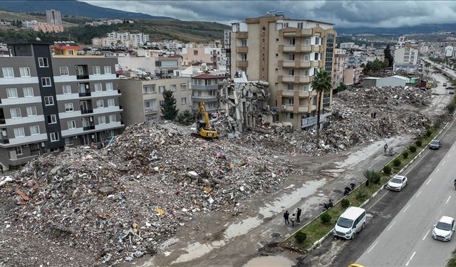 Vatandaş ihbarıyla yakalanan müteahhide yeni deprem davası