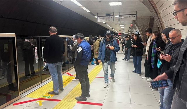 Üsküdar-Samandıra Metro Hattı'nda arıza nedeniyle yoğunluk yaşandı