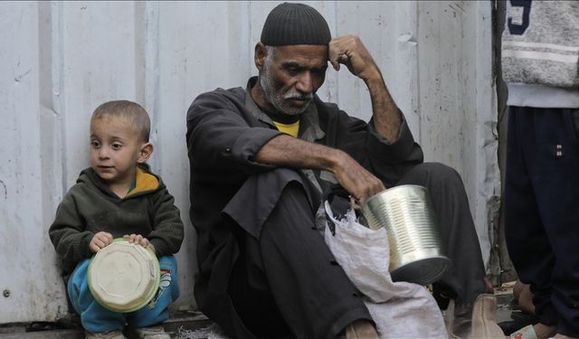 Soykırımcı İsrail ordusu insani yardımların Gazze'ye girişini engelliyor